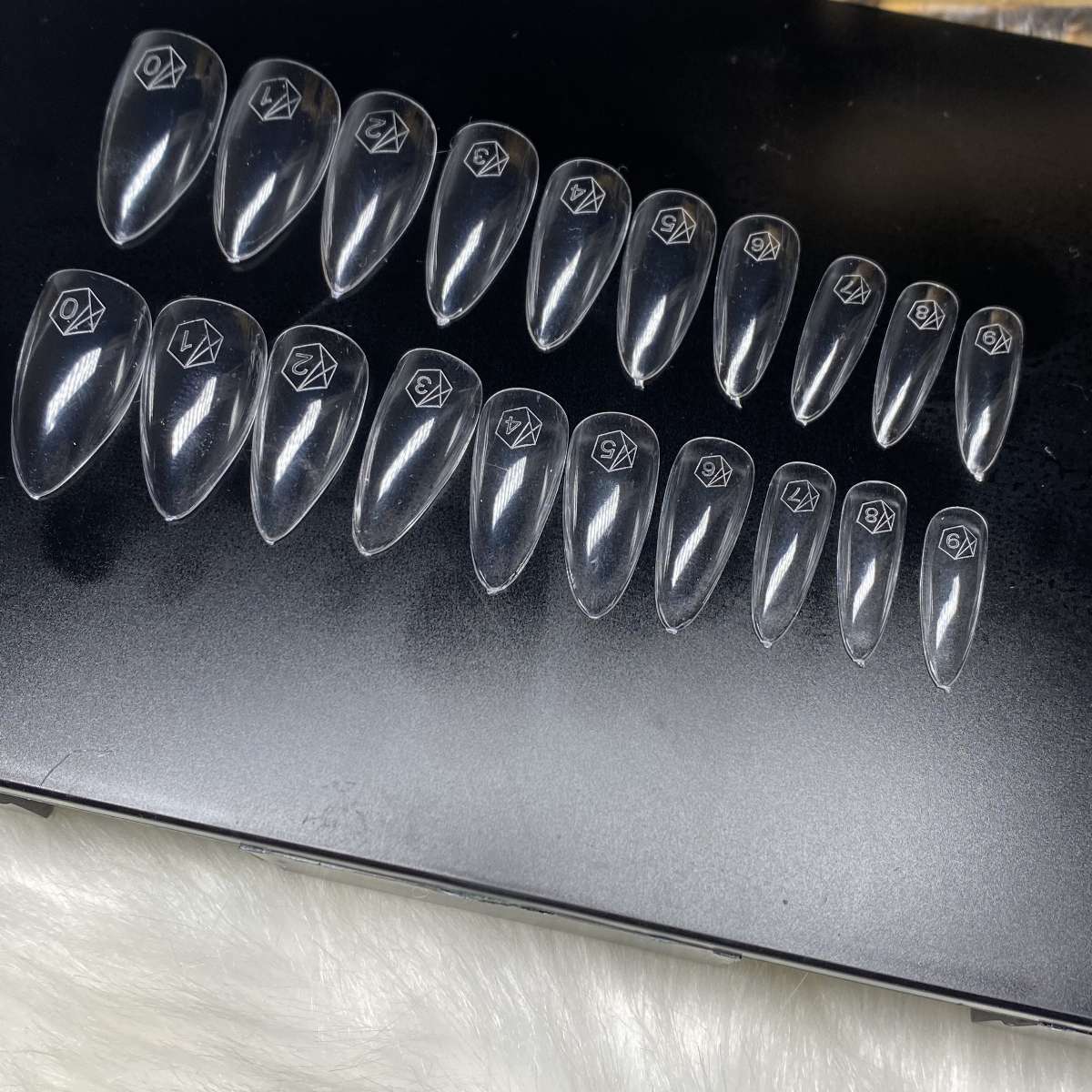 Kit de 20 ongles pour réaliser votre propre manucure